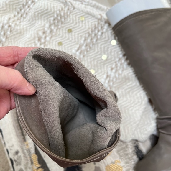 Taupe boots, new, with out tags - Picture 8 of 9